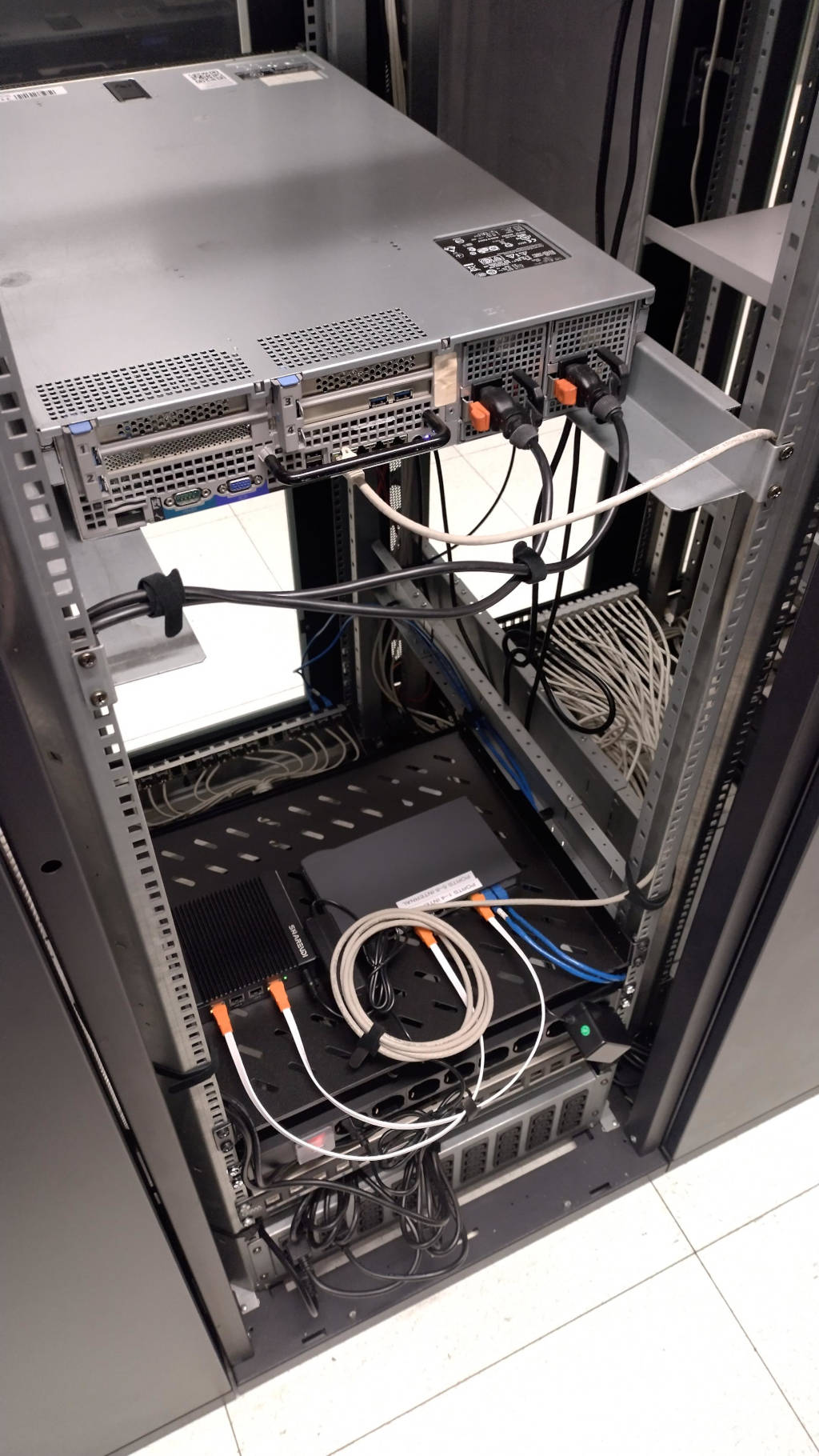 Photo of the R710 in the colocation facility with the almost final configuration.