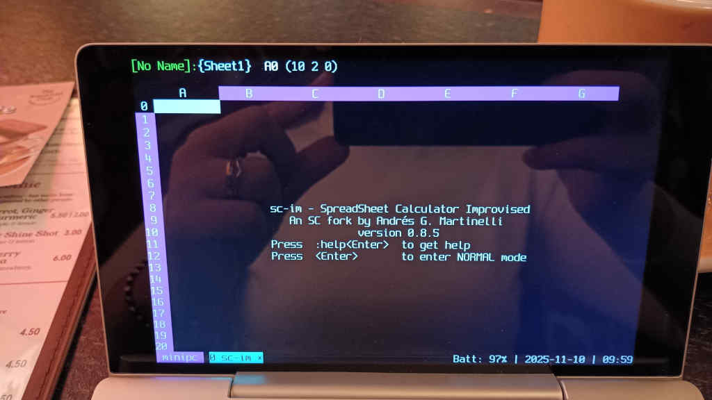 The PursePC with the updated sc-im fuchsia theme and battery indicator